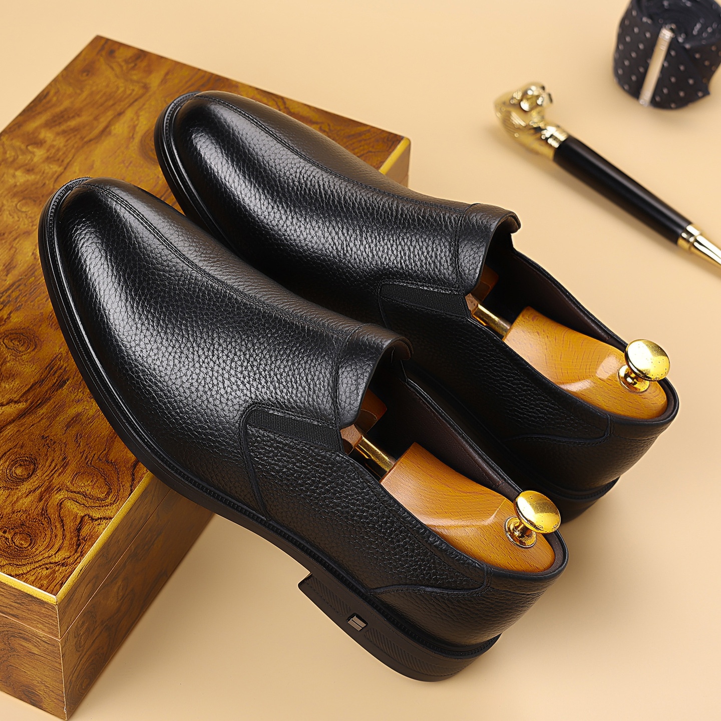 ShoeVault 2025 Herbst 2025 Herren Business-Schuh aus hochwertigem Rindsleder, atmungsaktiv, spitze Zehenpartie, für den Alltag geeignet._voghion.com