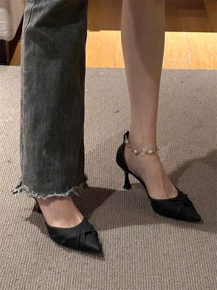 Scarpe col tacco alto nere ShoeVault per donne di 18 anni, cerimonia di passaggio alla maggiore età, design Sense Niche, punta a punta, cinturino in perle, singolo e sottile_voghion.com