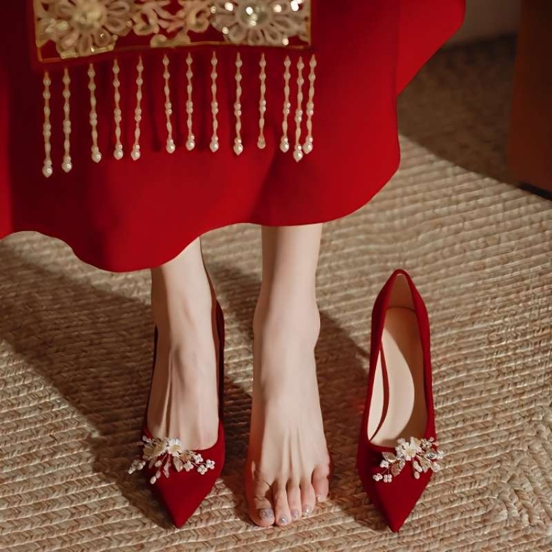 Chaussures de mariée rouges pour femme, idéales avec une robe Xiuhe, réversibles, fines et élégantes, collection 2025, style maternité._voghion.com