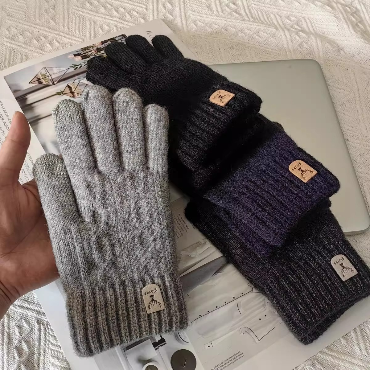 001 Solid Color Winter Outdoor Sports Skiing Cycling Knitted Wool Cold-Proof Warm Fingered Gloves_voghion.com