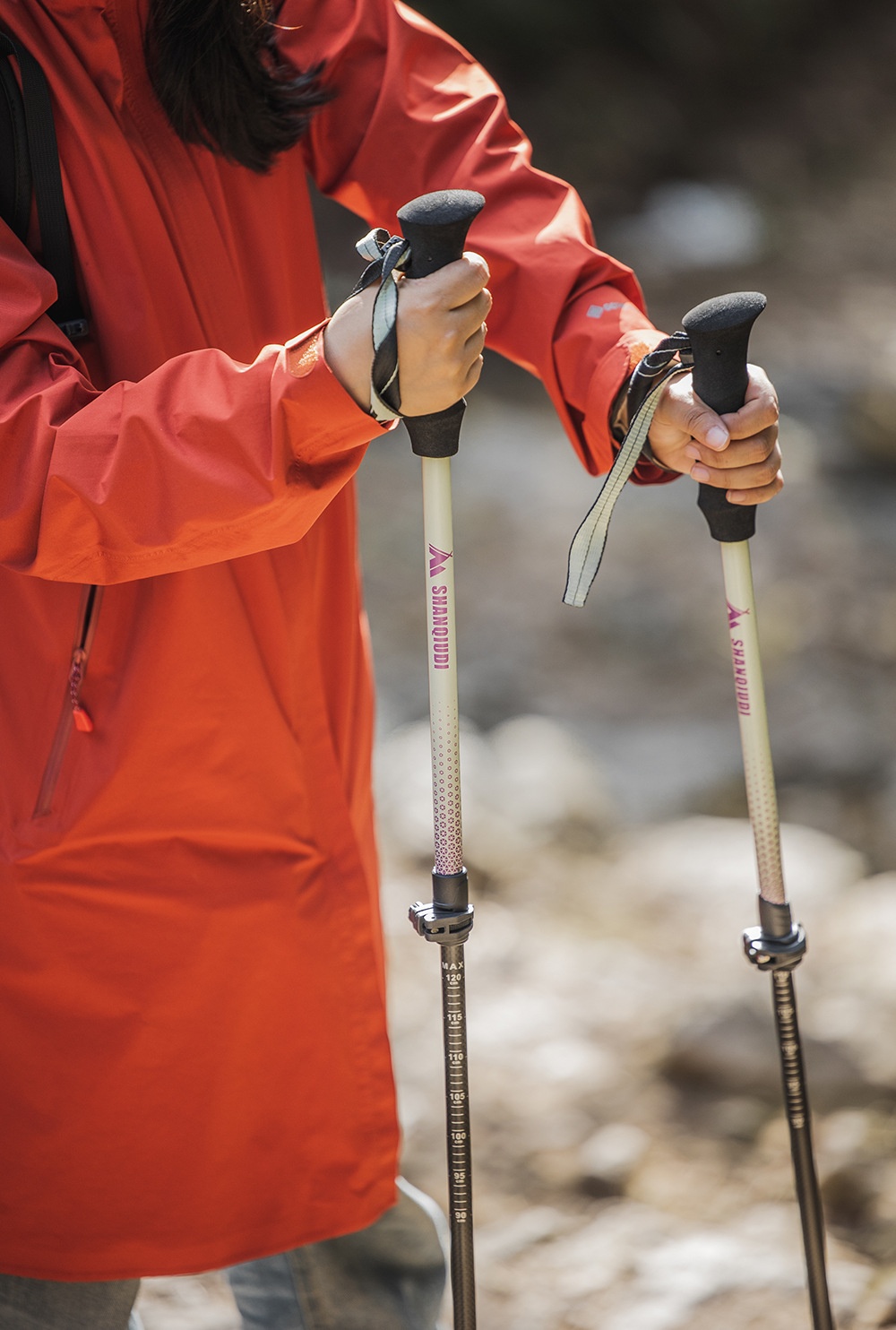 001 Carbon Fiber Trekking Pole Telescopic Three-Section Stick Adjustable Portable Essential Supplies Outdoor Hiking_voghion.com