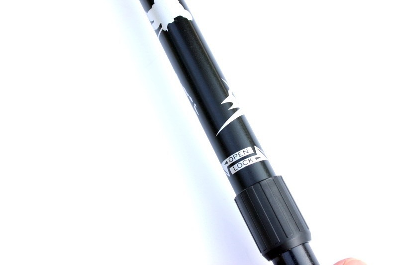 001 Bastone da trekking in lega di alluminio transfrontaliera di fabbrica, tre sezioni, assorbimento degli urti, forniture per escursioni all'aperto, camminata_voghion.com