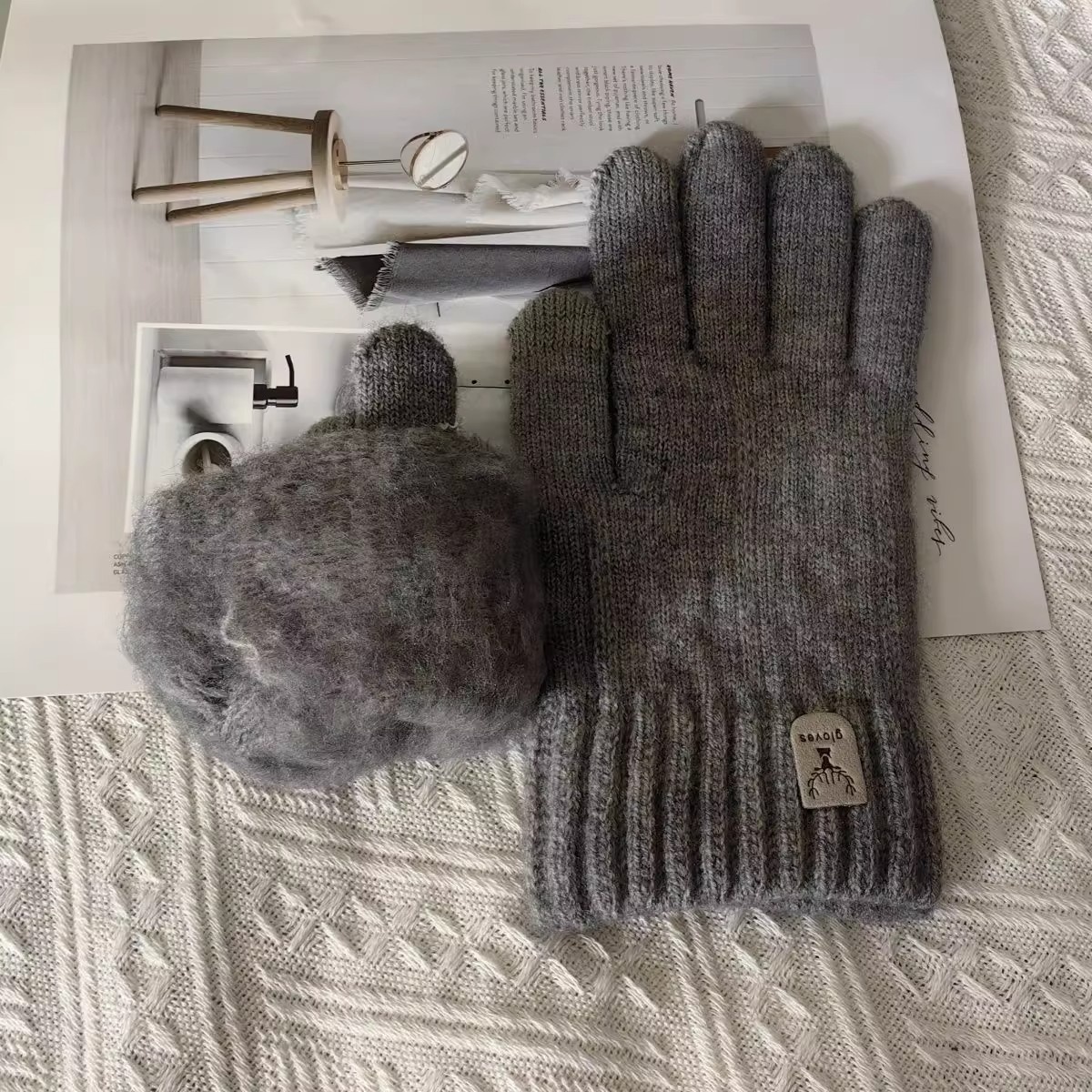 001 Solid Color Winter Outdoor Sports Skiing Cycling Knitted Wool Cold-Proof Warm Fingered Gloves_voghion.com