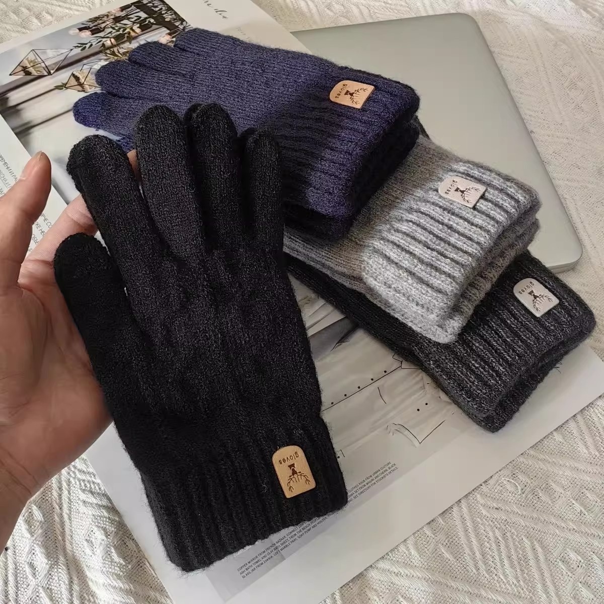 001 Solid Color Winter Outdoor Sports Skiing Cycling Knitted Wool Cold-Proof Warm Fingered Gloves_voghion.com