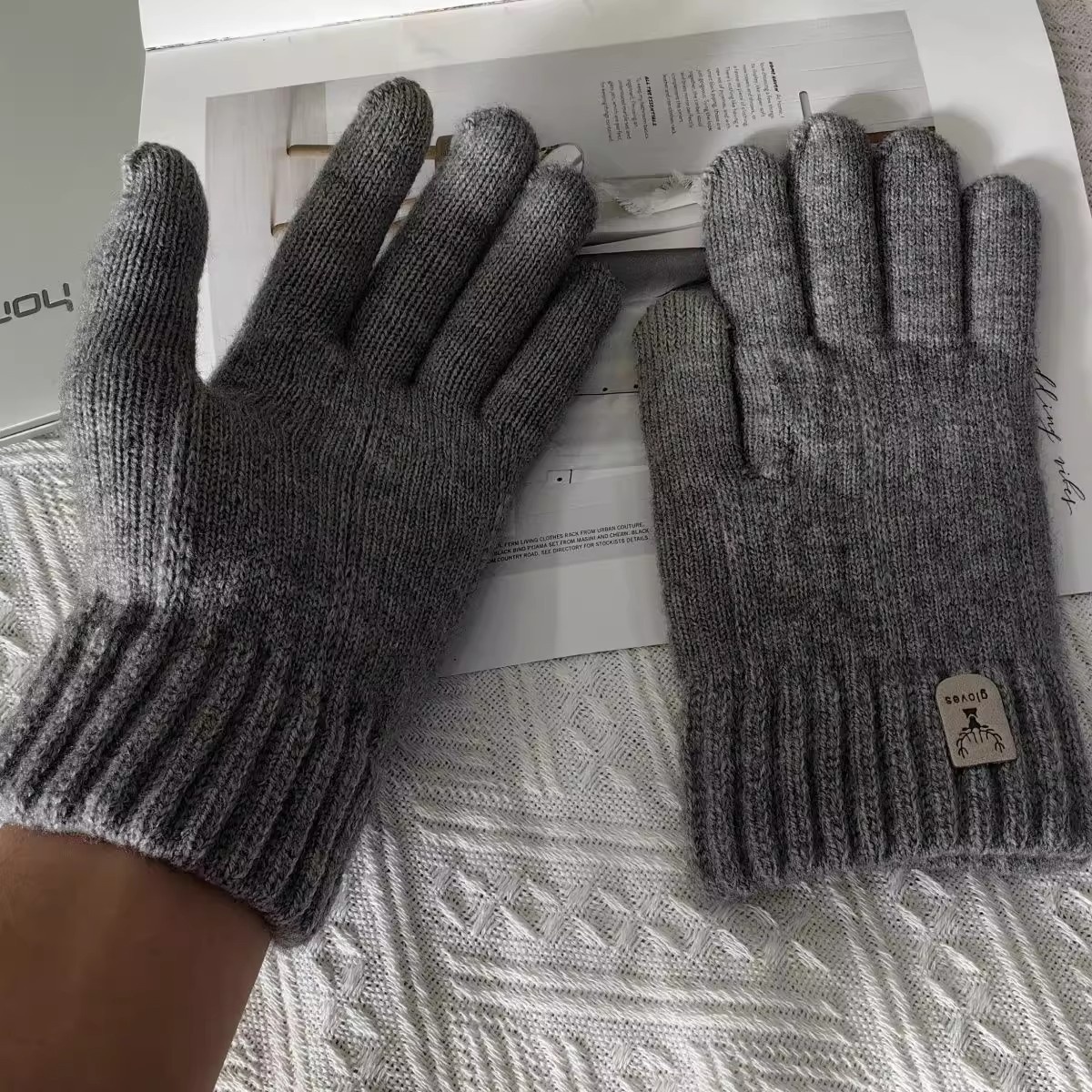 001 Solid Color Winter Outdoor Sports Skiing Cycling Knitted Wool Cold-Proof Warm Fingered Gloves_voghion.com