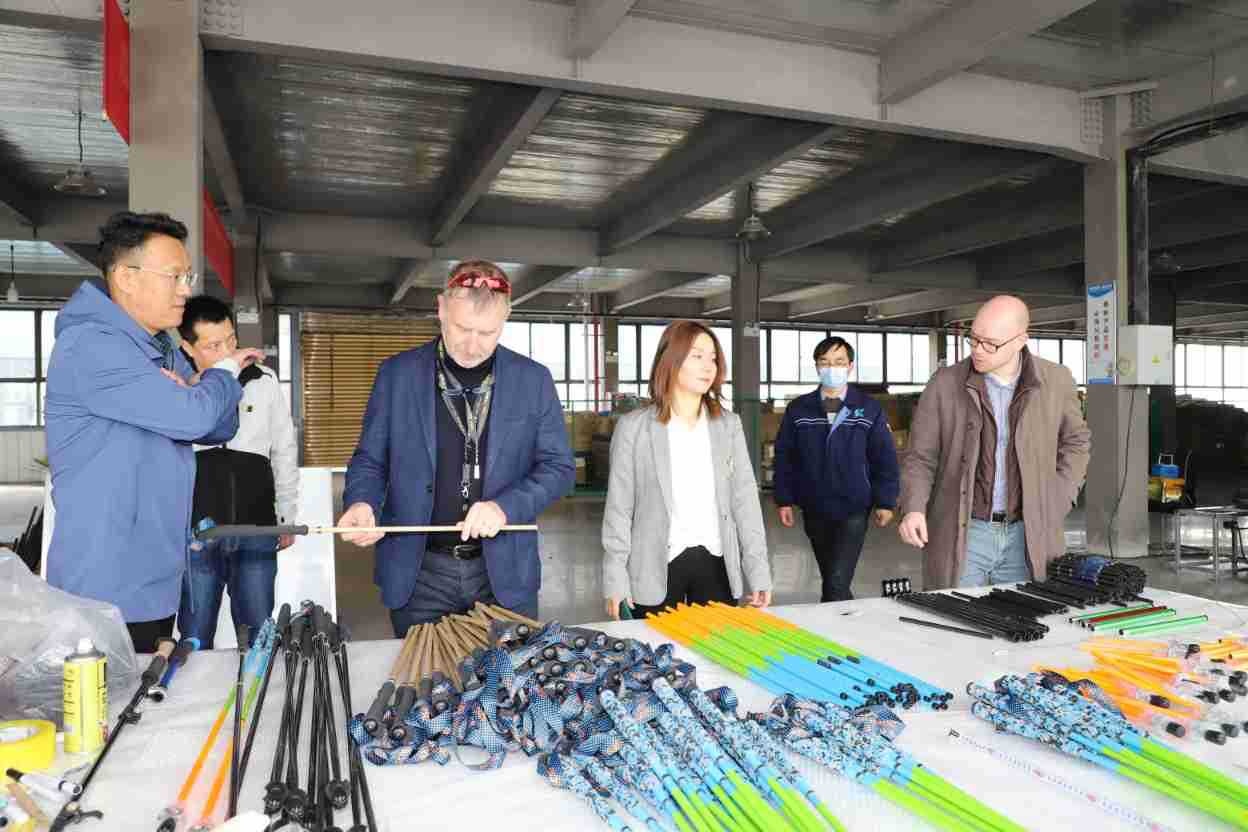 001 Bastone da trekking pieghevole a cinque sezioni in fibra di carbonio ad alto modulo ultraleggero, fornitura diretta dalla fabbrica_voghion.com