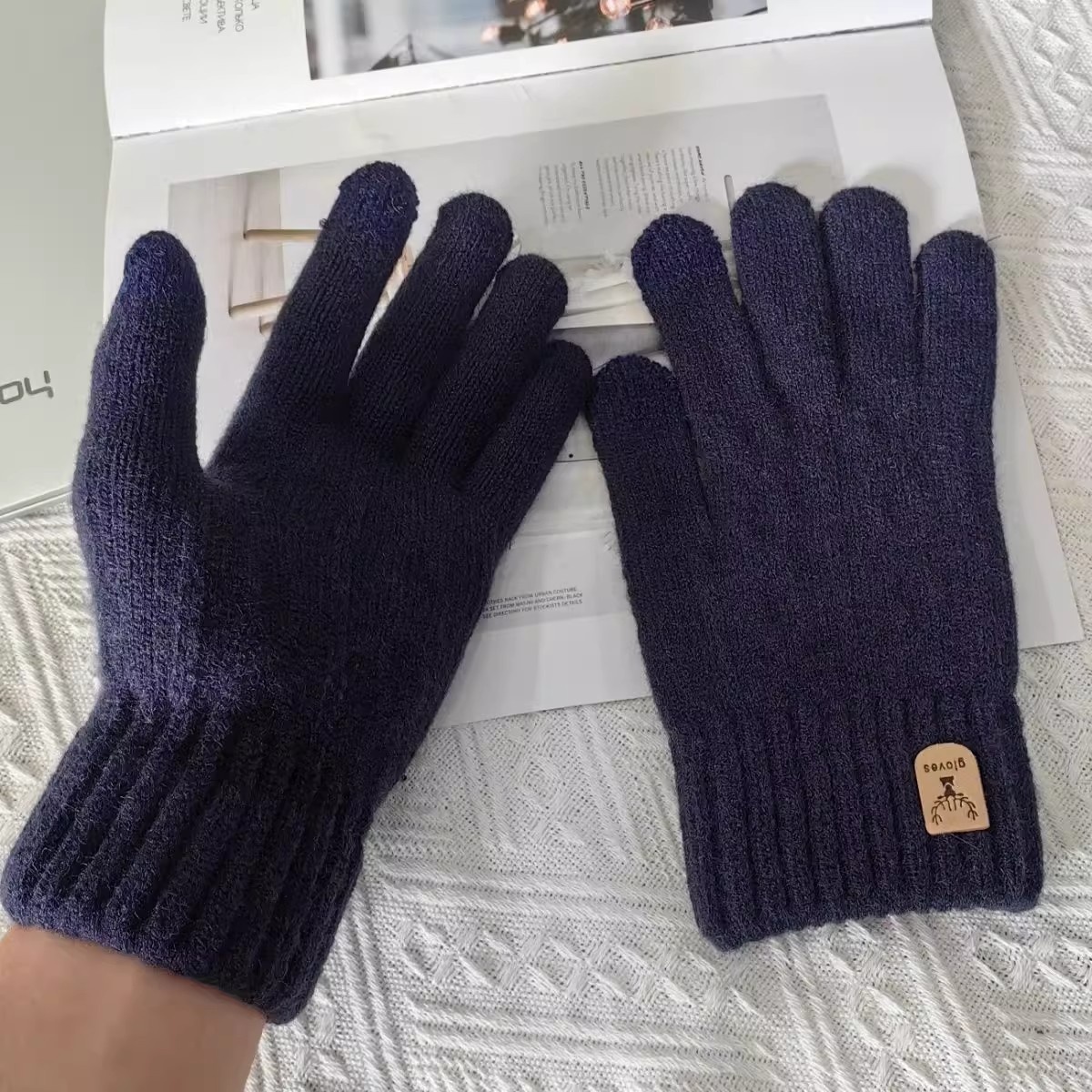 001 Solid Color Winter Outdoor Sports Skiing Cycling Knitted Wool Cold-Proof Warm Fingered Gloves_voghion.com