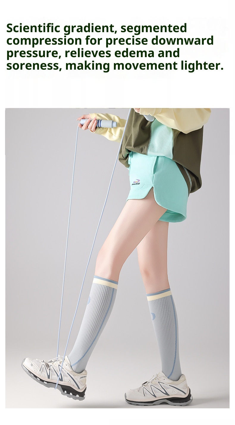 Chaussettes de sport Yoga Micro pour femmes, idéales pour le fitness et le cyclisme, avec maintien vertical du mollet et design rayé amincissant._voghion.com