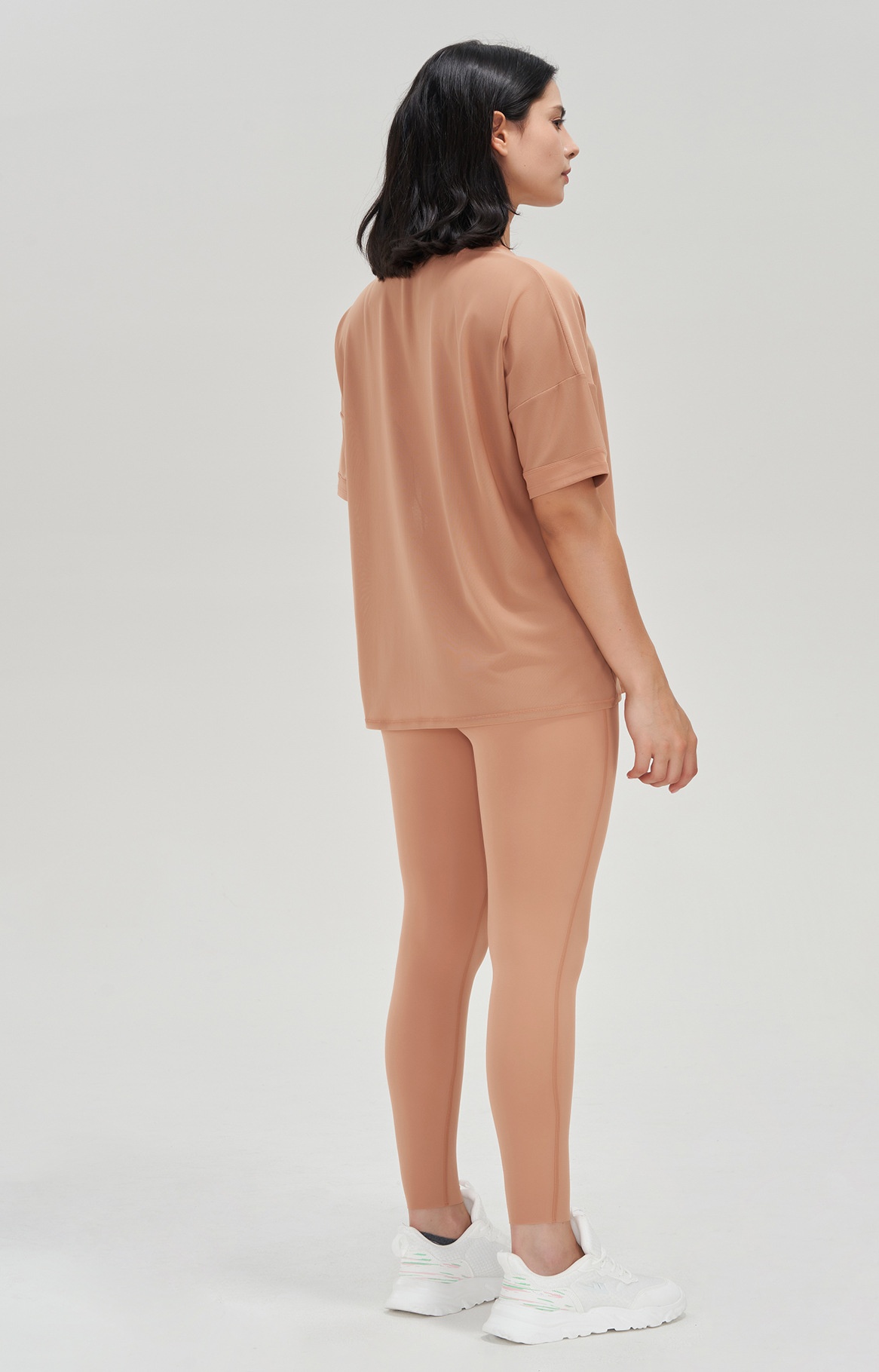 001 Camiseta deportiva de estilo europeo y americano para mujer, holgada, de manga corta, de secado rápido, transpirable, ideal para yoga y running._voghion.com