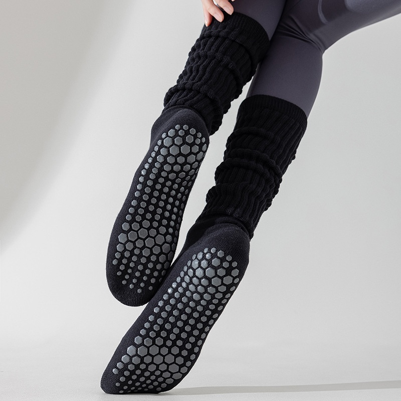 Chaussettes de sport 001 en pur coton pour femmes, idéales pour le Pilates et le yoga. Semelle antidérapante, mollet épais et sans couture, fabrication et vente en gros._voghion.com