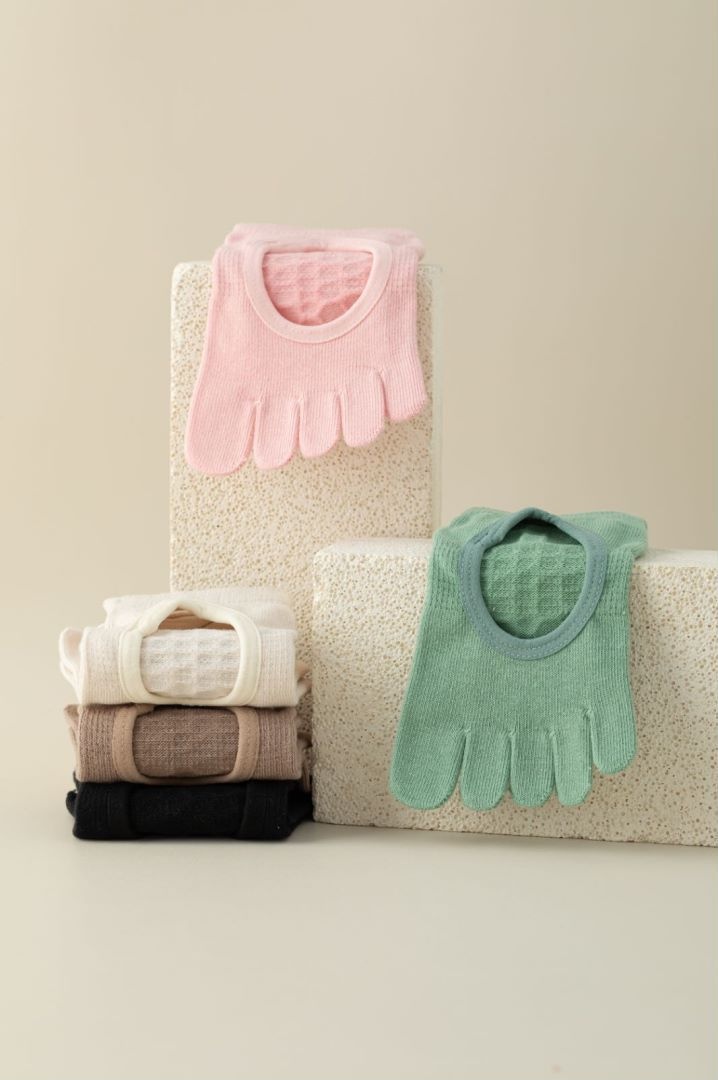 Chaussettes de sport 001 pour femmes, printemps-été, absorbantes, antidérapantes, à cinq orteils, en pur coton, sans dos, idéales pour le yoga, le pilates et le fitness._voghion.com