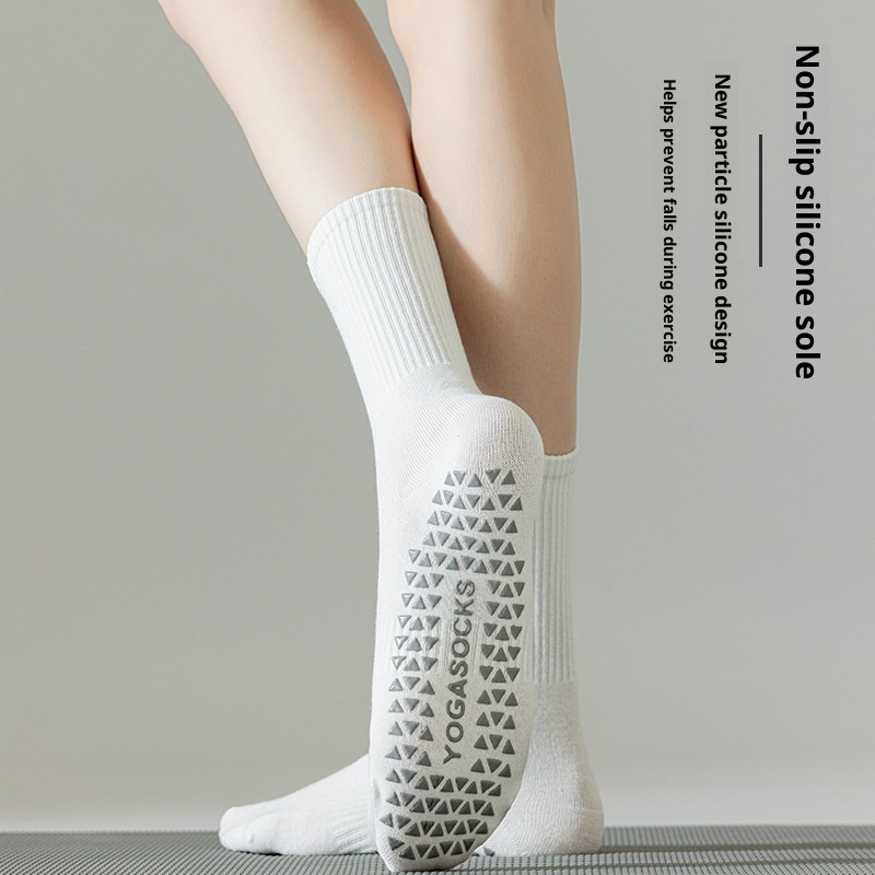 Chaussettes de sport 001 Yoga antidérapantes professionnelles mi-mollet en coton pour femmes, idéales pour l'automne et l'hiver, le fitness, la danse et le Pilates._voghion.com