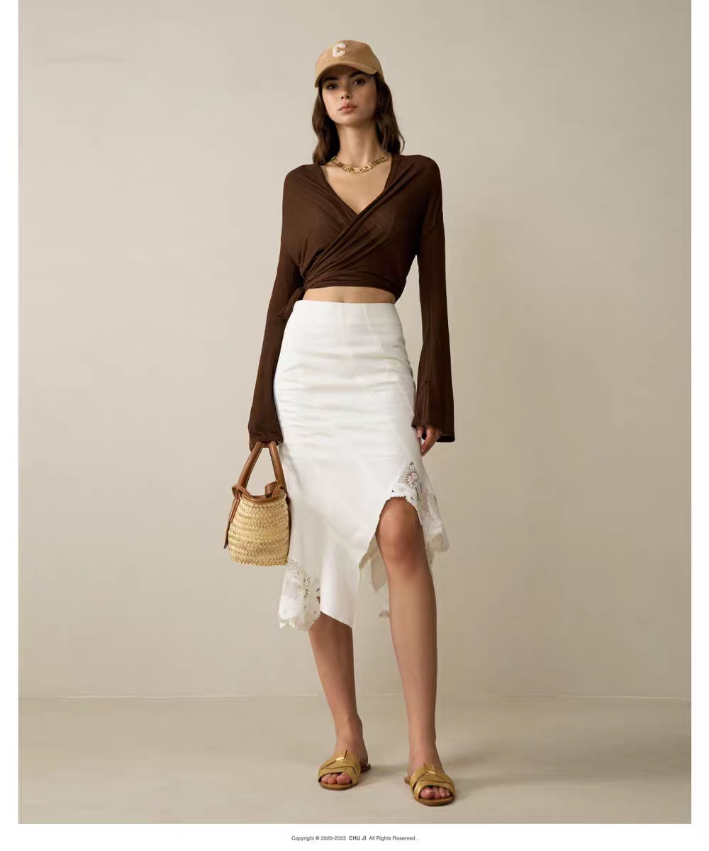 T-shirt de yoga à manches évasées pour femme (réf. 001), coupe ajustée et douce pour la peau, haut de sport à bretelles croisées, vêtement de fitness respirant._voghion.com