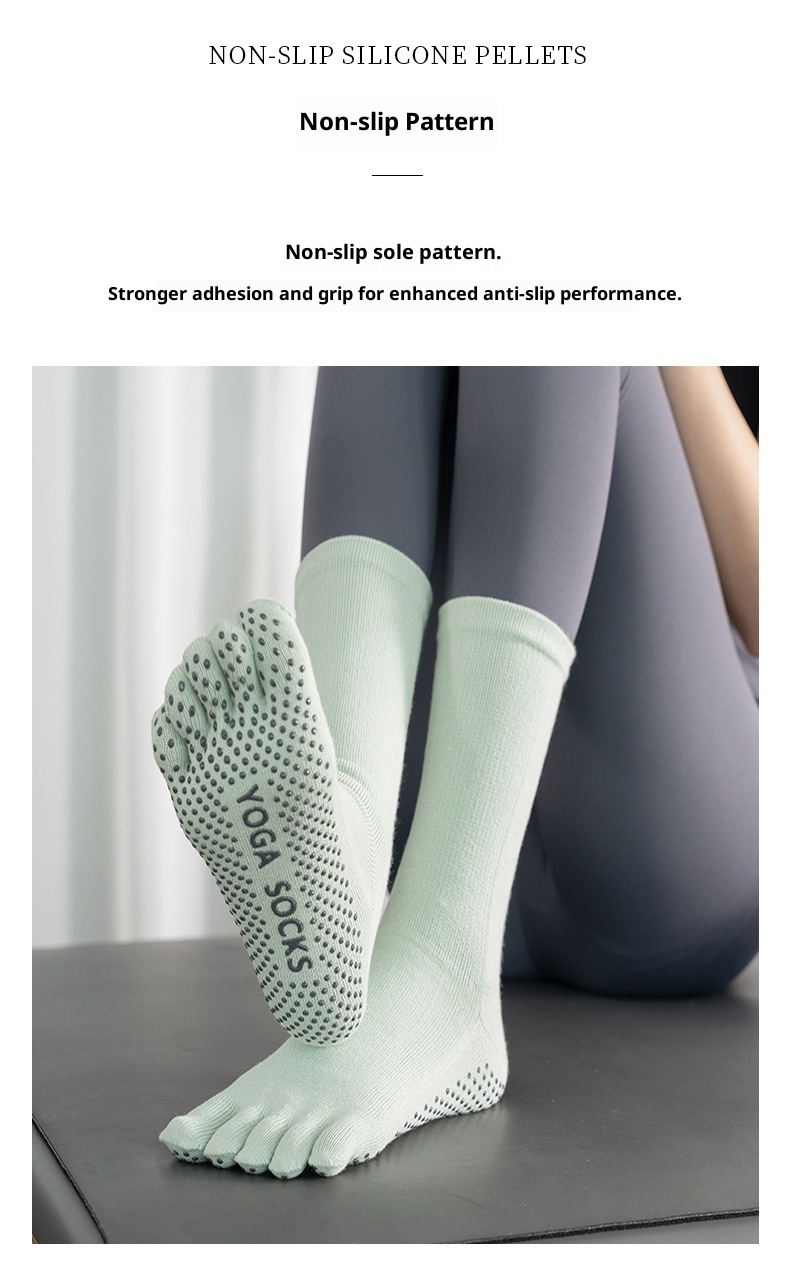 Chaussettes de yoga et de pilates mi-mollet pour femmes, style sport, à dégradé de couleurs, orteils séparés, absorbantes et antidérapantes. Modèle professionnel._voghion.com