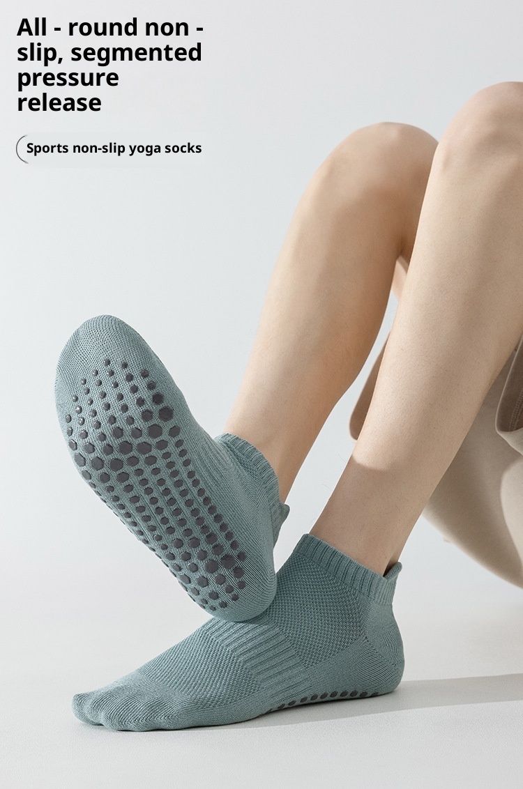 001 Yoga Men Professional Non-Slip Pilates Seamless Short Running Solid Color Cotton Yarn Sports Floor Socks_voghion.com