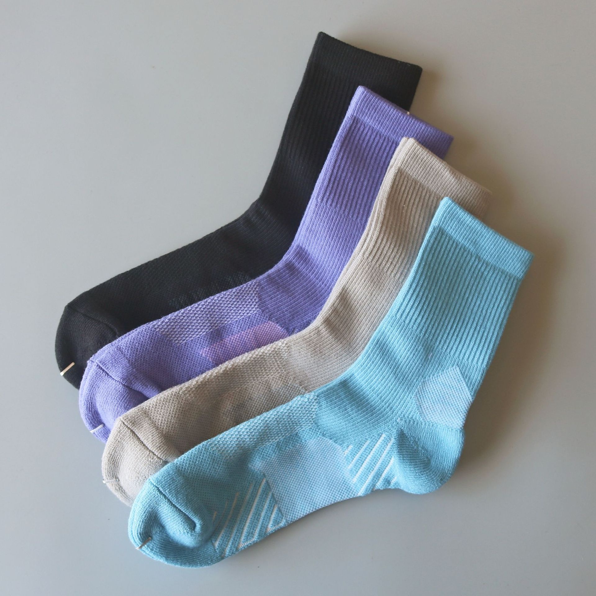 Chaussettes de sport respirantes mi-mollet pour femmes, idéales pour le badminton, la corde à sauter, la course à pied et le cyclisme. Semelle éponge._voghion.com