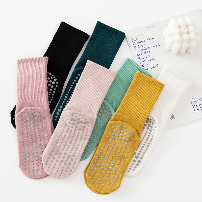 Chaussettes de sport pour femmes, mi-mollet, antidérapantes, pour le yoga et le Pilates, couleur unie, idéales pour la danse et le fitness. Disponibles en gros._voghion.com