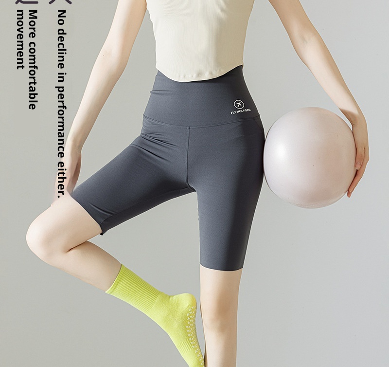 Chaussettes de sport 001 Yoga antidérapantes professionnelles mi-mollet en coton pour femmes, idéales pour l'automne et l'hiver, le fitness, la danse et le Pilates._voghion.com