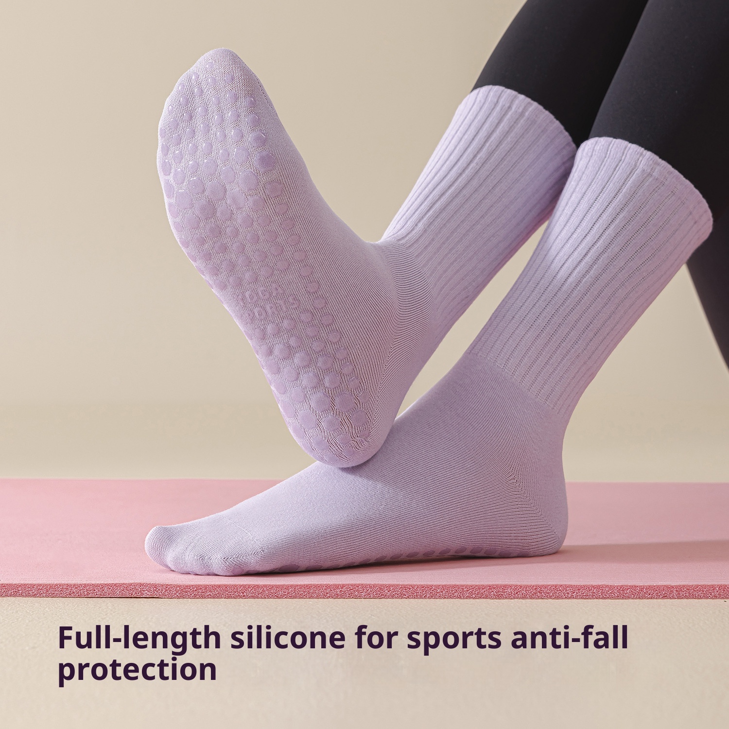Chaussettes de sport mi-mollet antidérapantes pour femmes, idéales pour le yoga, le fitness et le Pilates. À porter avec un pantalon Shark._voghion.com