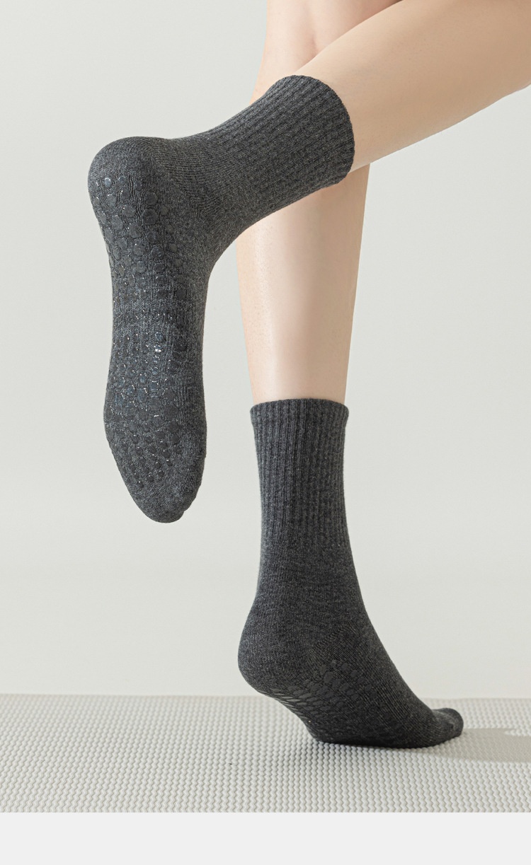 Chaussettes de yoga pour femmes, en coton, mi-mollet, idéales pour l'été, le fitness, la danse et le Pilates. Antidérapantes et sans coutures, elles sont parfaites pour le sport et le sol._voghion.com