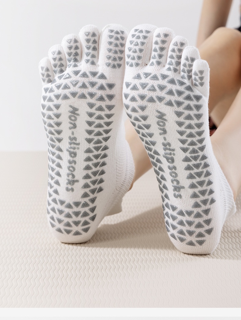 001 Manufacturer New Product Wholesale Autumn Winter Yoga Professional Non-Slip Open Five-Toe Bodhi Split Toe Floor Socks_voghion.com