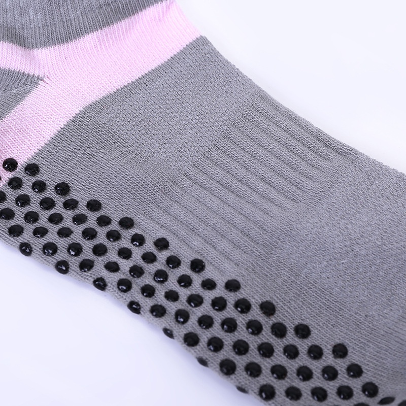 Chaussettes de yoga d'hiver 001 pour femmes, antidérapantes et respirantes, chaudes et confortables, en coton, avec picots adhésifs. Idéales pour le sport et les loisirs._voghion.com