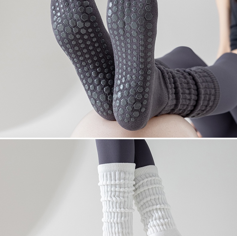 Chaussettes de sport 001 en pur coton pour femmes, idéales pour le Pilates et le yoga. Semelle antidérapante, mollet épais et sans couture, fabrication et vente en gros._voghion.com