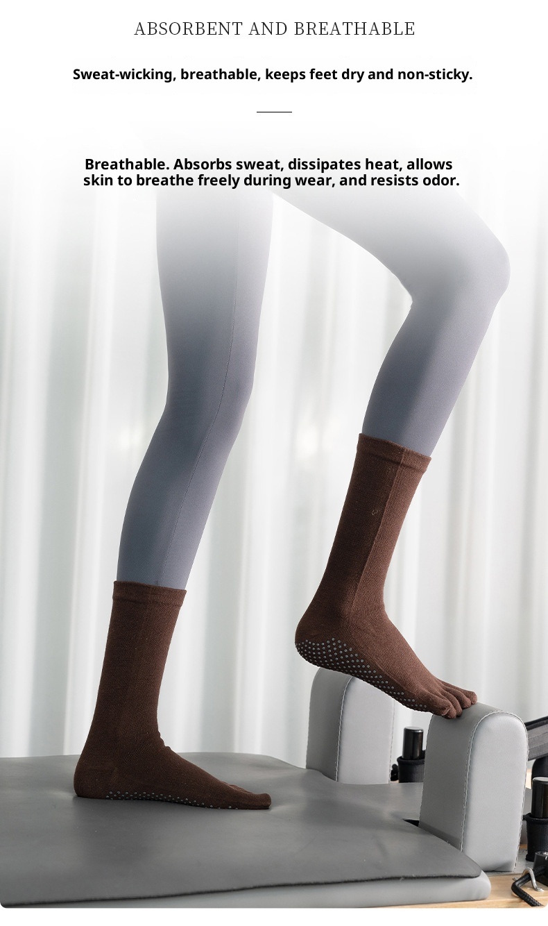 Chaussettes de yoga et de pilates mi-mollet pour femmes, style sport, à dégradé de couleurs, orteils séparés, absorbantes et antidérapantes. Modèle professionnel._voghion.com