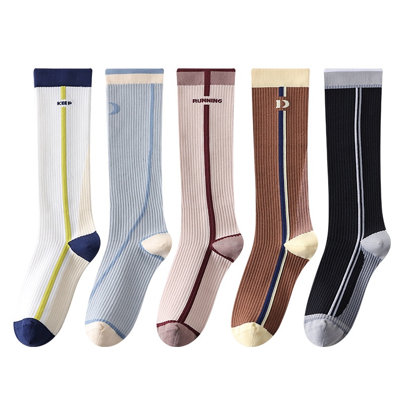 Chaussettes de sport Yoga Micro pour femmes, idéales pour le fitness et le cyclisme, avec maintien vertical du mollet et design rayé amincissant._voghion.com