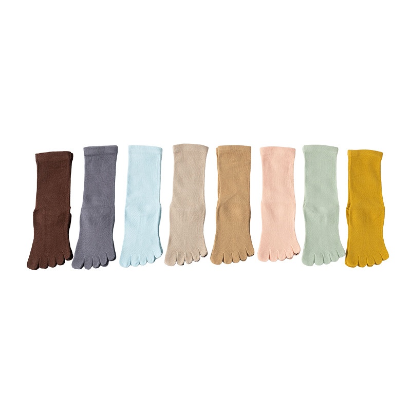 Chaussettes de yoga et de pilates mi-mollet pour femmes, style sport, à dégradé de couleurs, orteils séparés, absorbantes et antidérapantes. Modèle professionnel._voghion.com