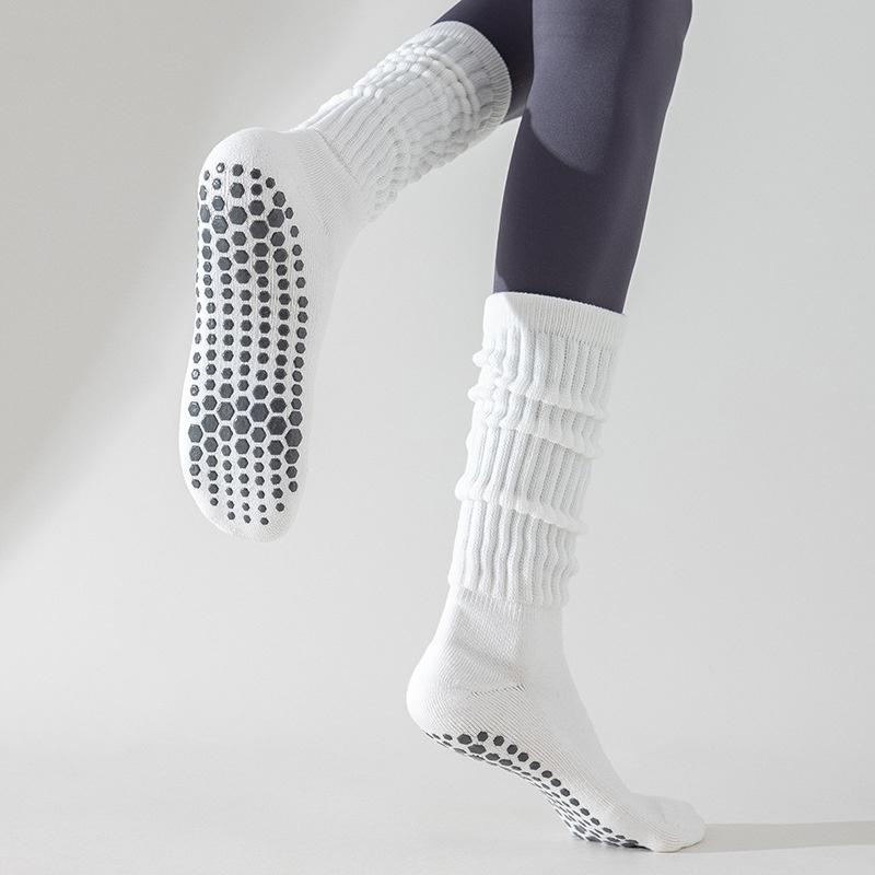 Chaussettes de sport 001 en pur coton pour femmes, idéales pour le Pilates et le yoga. Semelle antidérapante, mollet épais et sans couture, fabrication et vente en gros._voghion.com