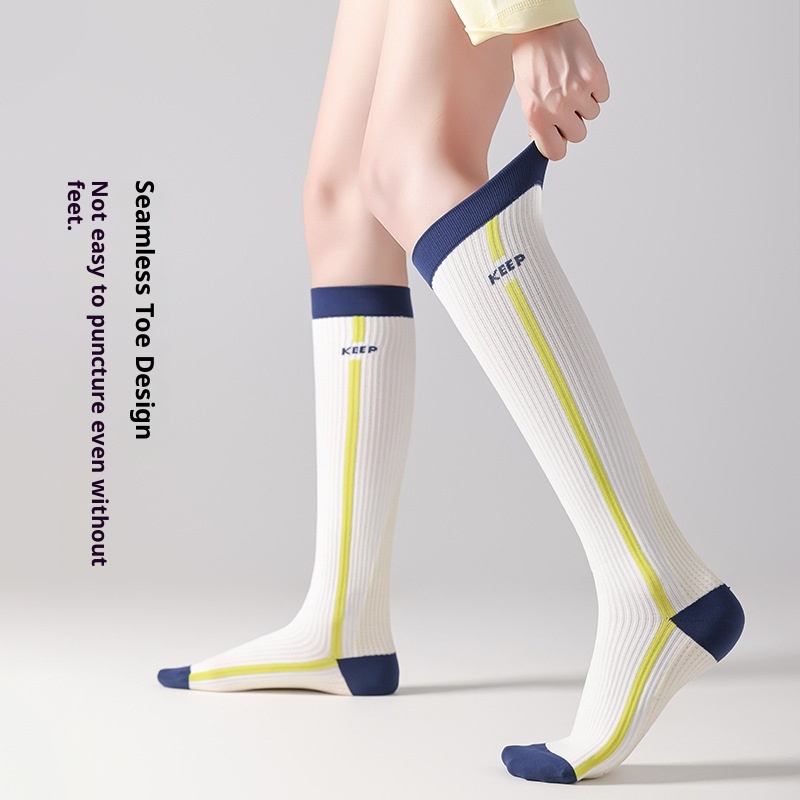 Chaussettes de sport Yoga Micro pour femmes, idéales pour le fitness et le cyclisme, avec maintien vertical du mollet et design rayé amincissant._voghion.com