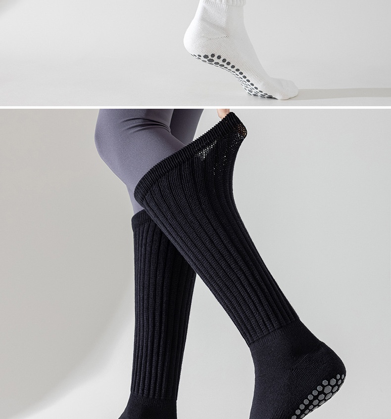 Chaussettes de sport 001 en pur coton pour femmes, idéales pour le Pilates et le yoga. Semelle antidérapante, mollet épais et sans couture, fabrication et vente en gros._voghion.com