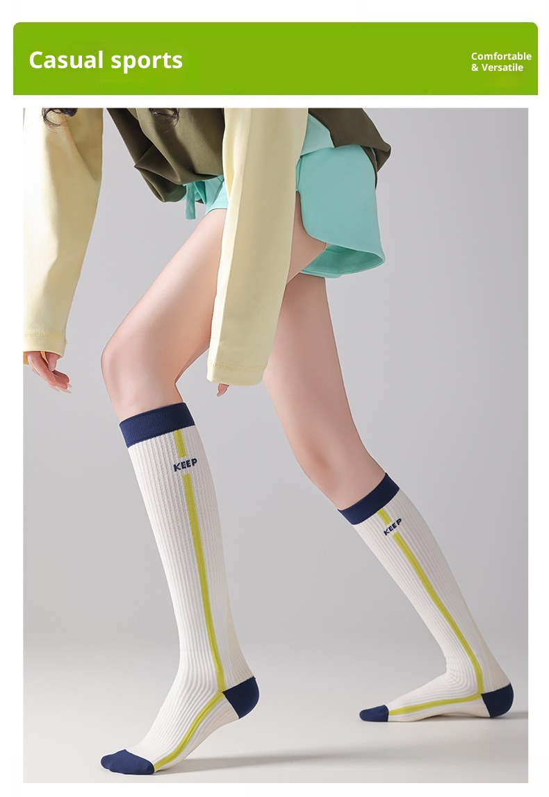 Chaussettes de sport Yoga Micro pour femmes, idéales pour le fitness et le cyclisme, avec maintien vertical du mollet et design rayé amincissant._voghion.com