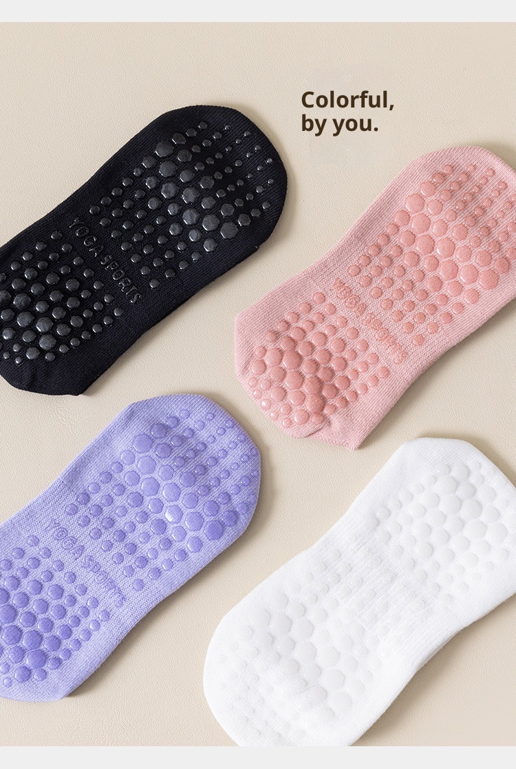 Chaussettes de sport mi-mollet en silicone antidérapant 001 pour femmes, idéales pour le yoga, le fitness au sol et le Pilates. Modèle long et polyvalent pour femmes._voghion.com