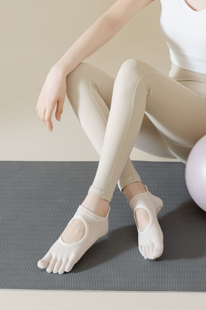 Chaussettes de sport 001 pour femmes, printemps-été, absorbantes, antidérapantes, à cinq orteils, en pur coton, sans dos, idéales pour le yoga, le pilates et le fitness._voghion.com