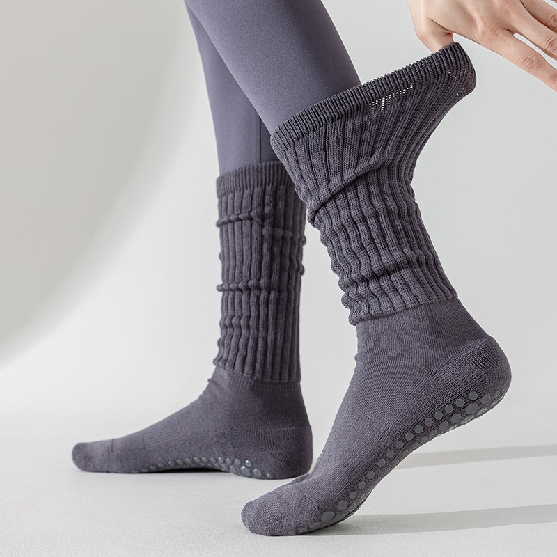 Chaussettes de sport 001 en pur coton pour femmes, idéales pour le Pilates et le yoga. Semelle antidérapante, mollet épais et sans couture, fabrication et vente en gros._voghion.com