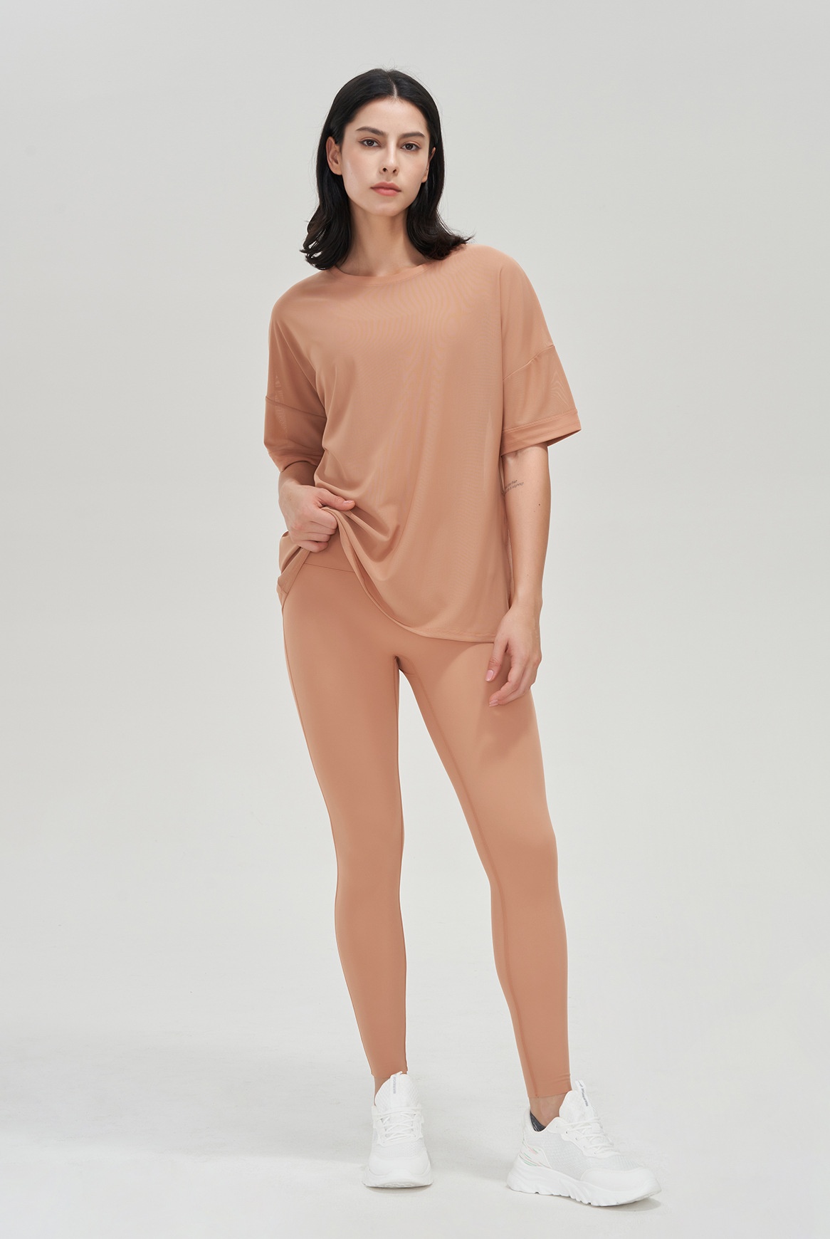 001 Camiseta deportiva de estilo europeo y americano para mujer, holgada, de manga corta, de secado rápido, transpirable, ideal para yoga y running._voghion.com