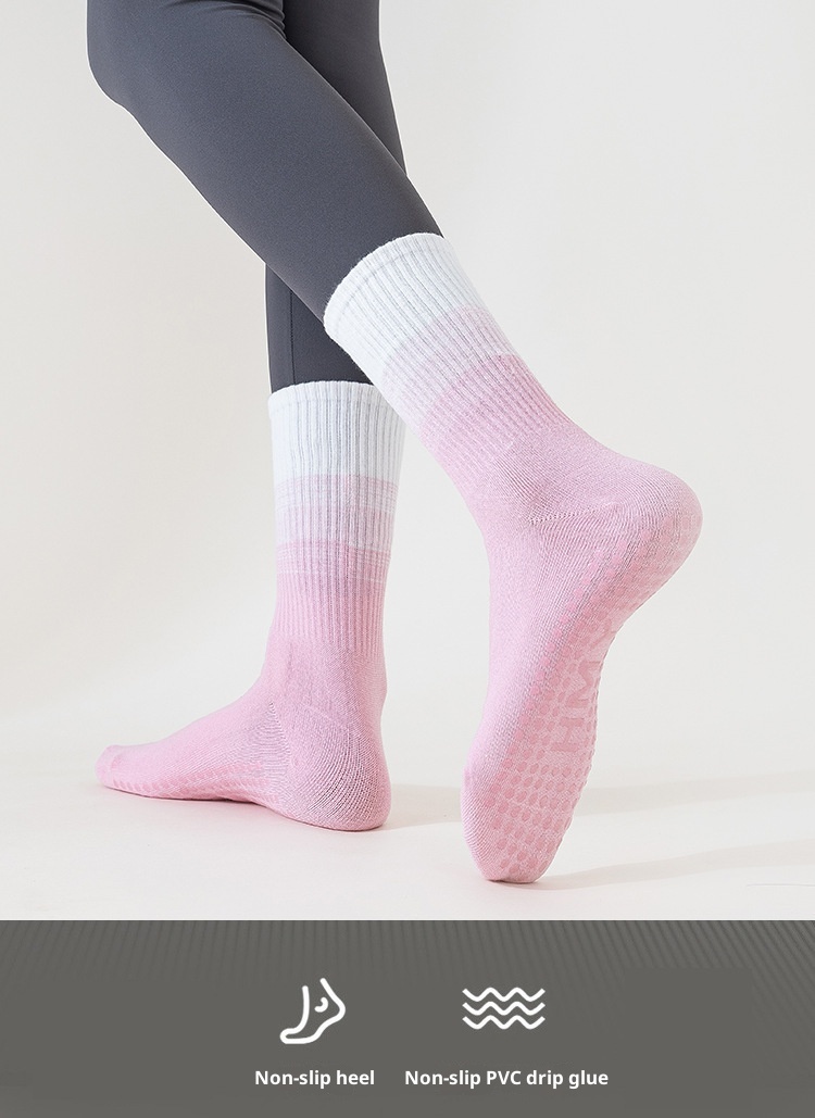 Chaussettes de yoga mi-mollet antidérapantes en silicone, couleur dégradée, pour femmes, idéales pour le fitness, le Pilates et la danse (vente en gros)._voghion.com