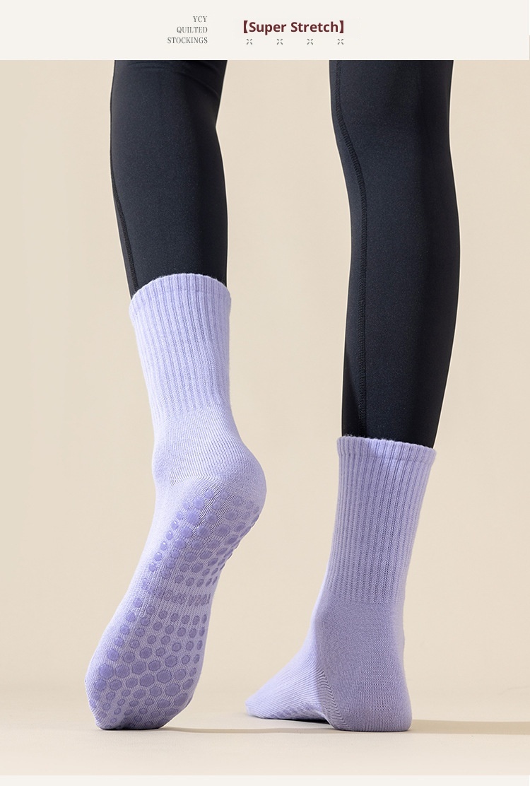 Chaussettes de sport mi-mollet en silicone antidérapant 001 pour femmes, idéales pour le yoga, le fitness au sol et le Pilates. Modèle long et polyvalent pour femmes._voghion.com