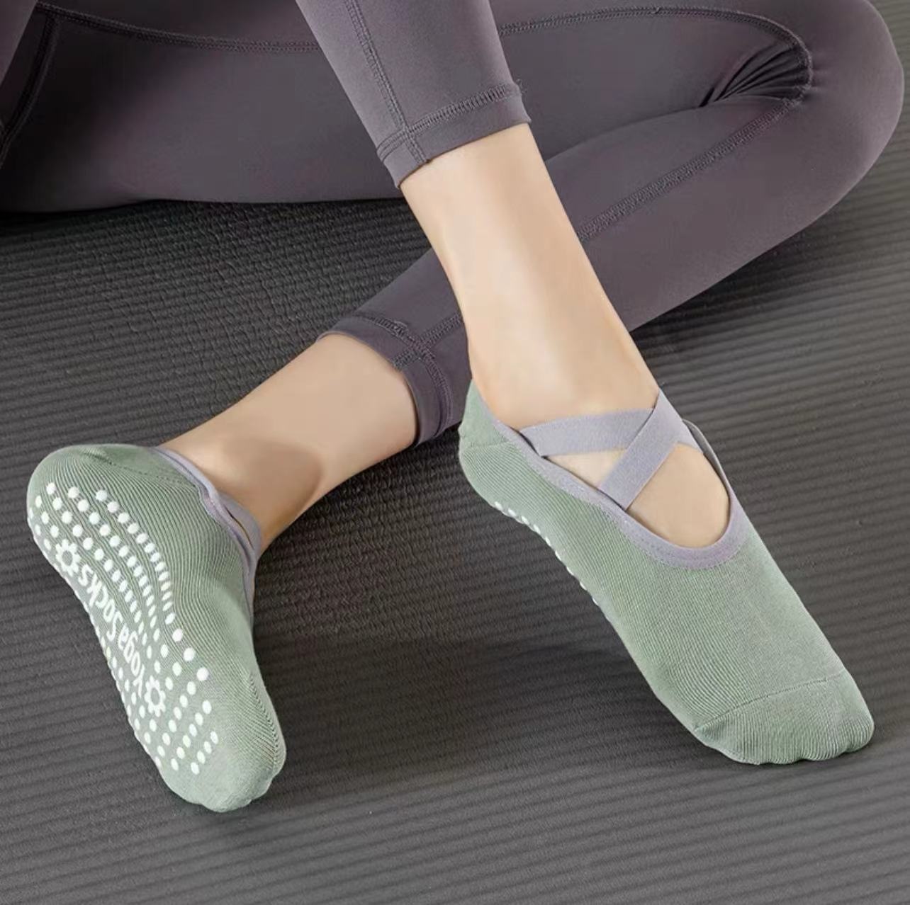 001 Non-Slip Silicone Yoga Socks With Adhesive Straps For Fitness, Dance, Running, Pilates, Indoor Floor, And Trampoline_voghion.com