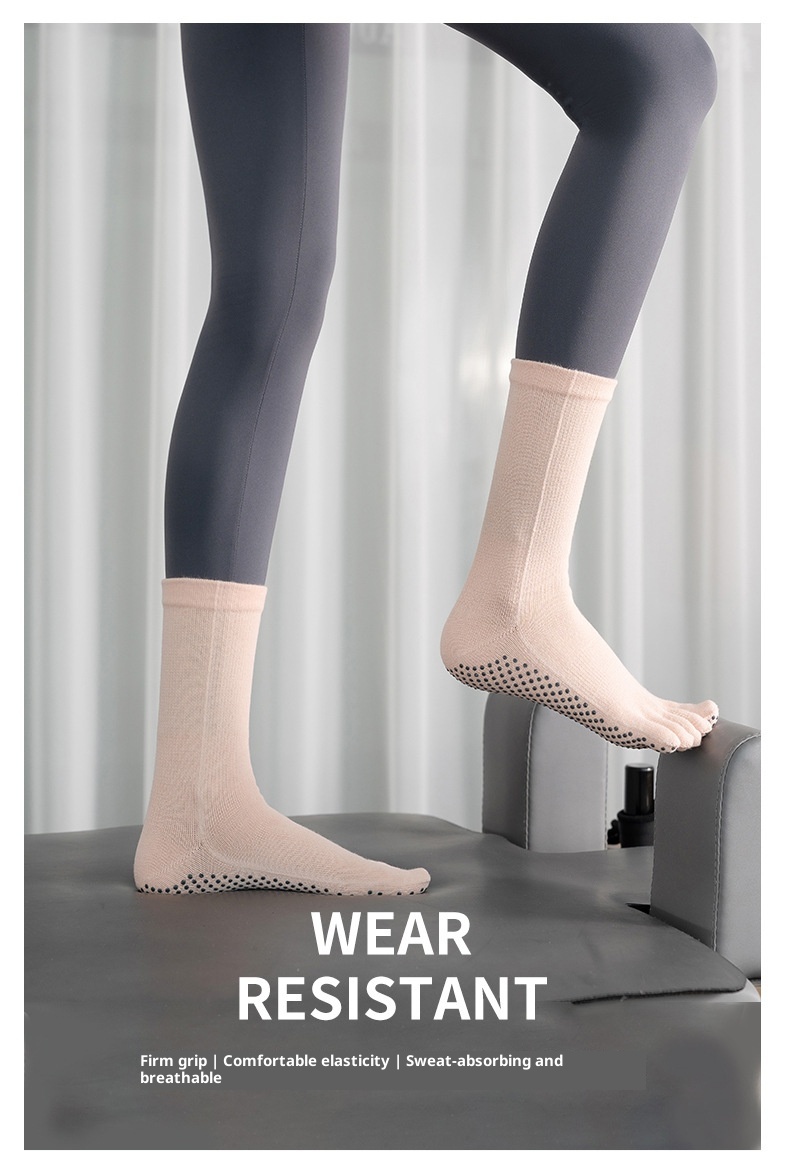 Chaussettes de yoga et de pilates mi-mollet pour femmes, style sport, à dégradé de couleurs, orteils séparés, absorbantes et antidérapantes. Modèle professionnel._voghion.com