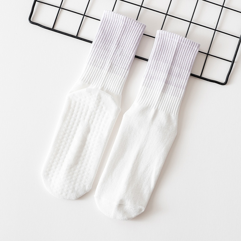 Chaussettes de yoga mi-mollet en coton peigné antidérapant en silicone pour femmes, idéales pour le Pilates, le fitness et la danse (vente en gros)._voghion.com
