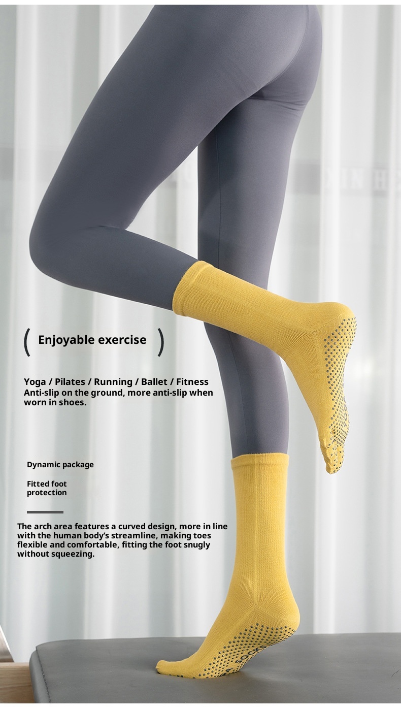 Chaussettes de yoga et de pilates mi-mollet pour femmes, style sport, à dégradé de couleurs, orteils séparés, absorbantes et antidérapantes. Modèle professionnel._voghion.com