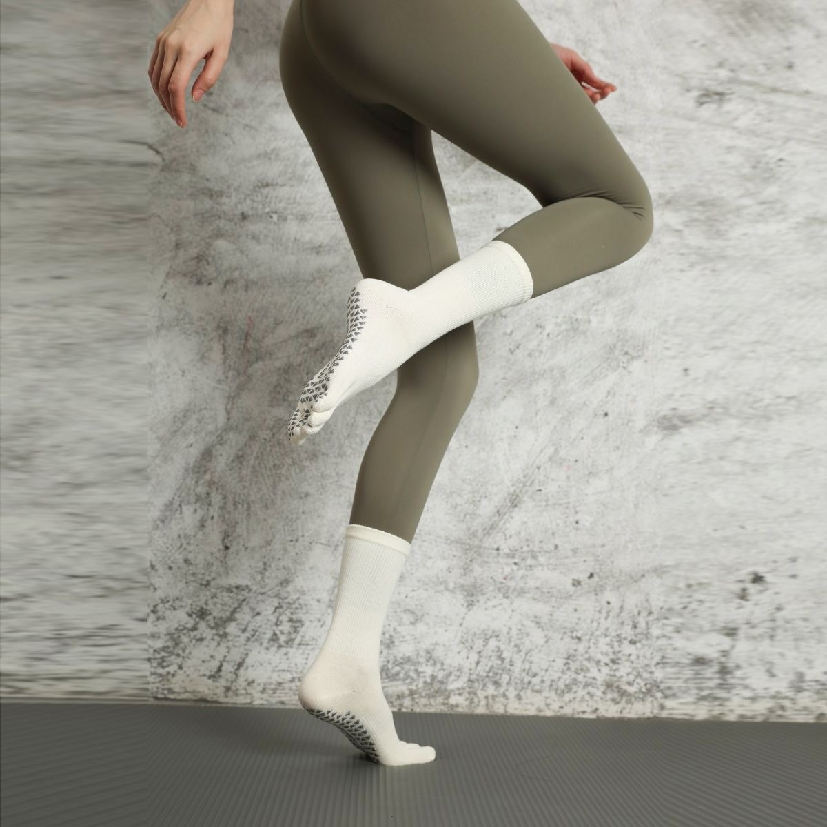 001 Long Tube Summer Professional Non-Slip Pilates Five-Toe Mid-Tube Yoga Sports Socks Fitness_voghion.com