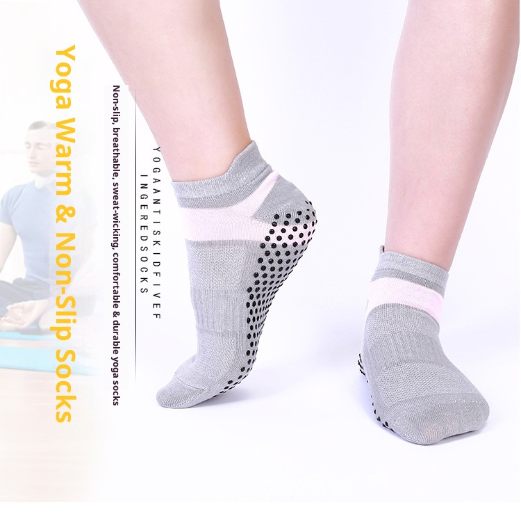 Chaussettes de yoga d'hiver 001 pour femmes, antidérapantes et respirantes, chaudes et confortables, en coton, avec picots adhésifs. Idéales pour le sport et les loisirs._voghion.com