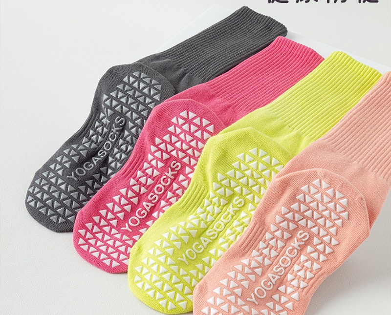 Chaussettes de sport 001 Yoga antidérapantes professionnelles mi-mollet en coton pour femmes, idéales pour l'automne et l'hiver, le fitness, la danse et le Pilates._voghion.com