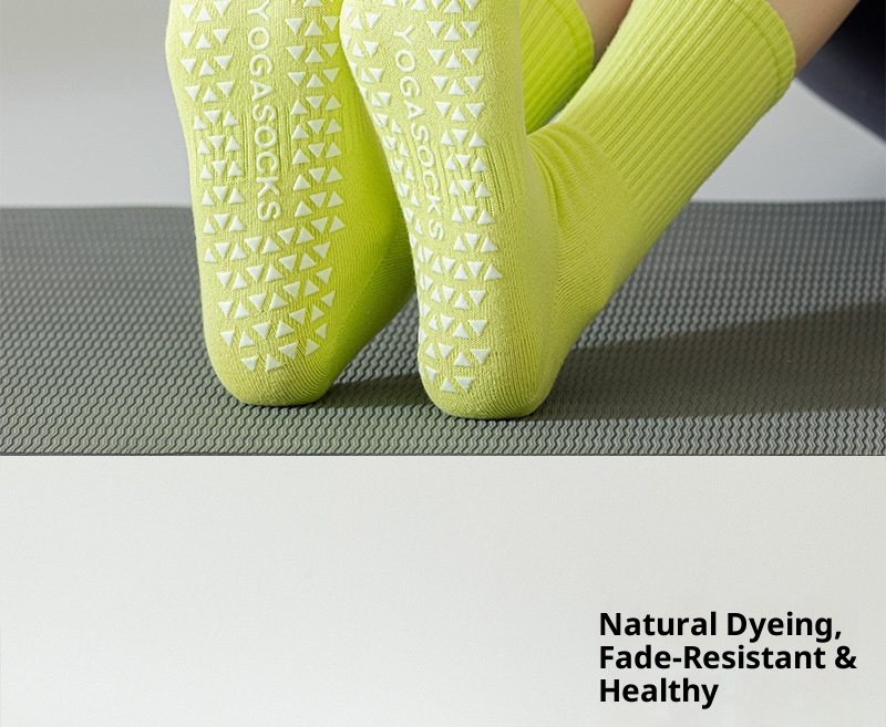 Chaussettes de sport 001 Yoga antidérapantes professionnelles mi-mollet en coton pour femmes, idéales pour l'automne et l'hiver, le fitness, la danse et le Pilates._voghion.com