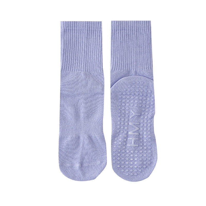 Chaussettes de sport mi-mollet en silicone antidérapant 001 pour femmes, idéales pour le yoga, le fitness au sol et le Pilates. Modèle long et polyvalent pour femmes._voghion.com
