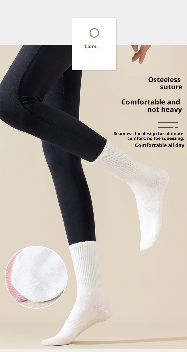 Chaussettes de sport mi-mollet en silicone antidérapant 001 pour femmes, idéales pour le yoga, le fitness au sol et le Pilates. Modèle long et polyvalent pour femmes._voghion.com